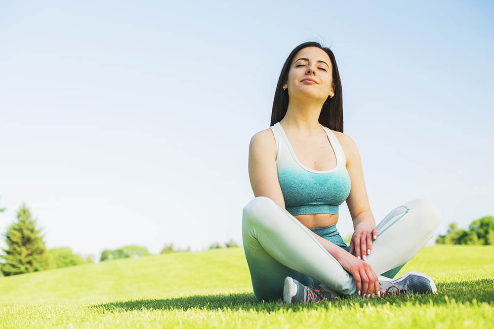 Lograr la relajación física y mental es clave para una vida más saludable. (Achieving physical and mental relaxation is key to a healthier life.)